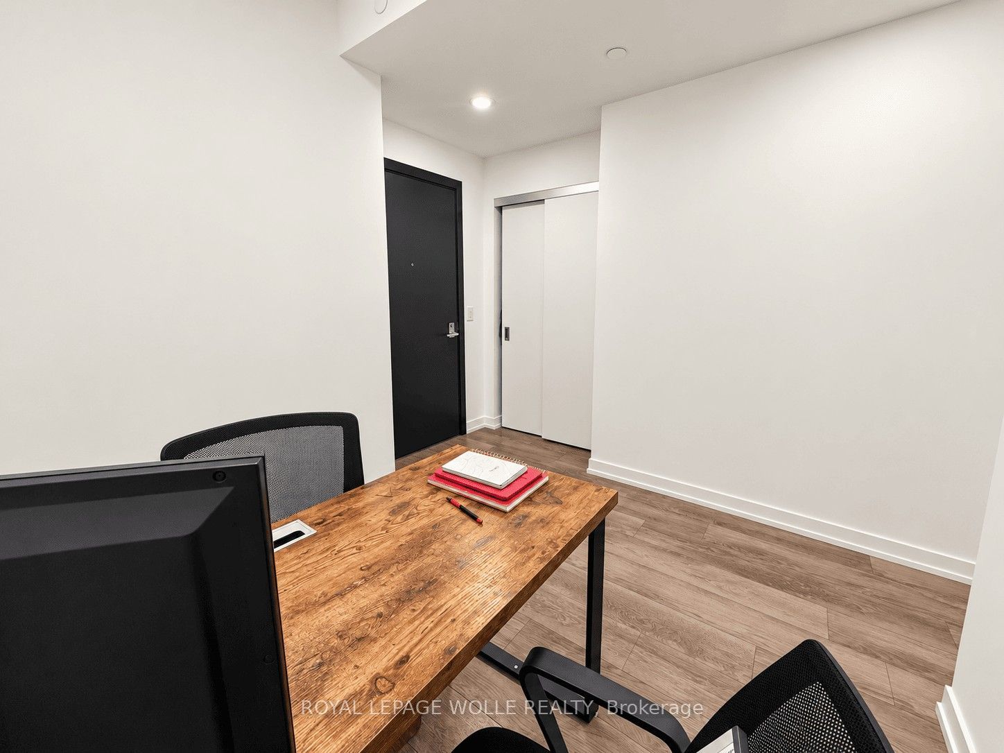 15 Wellington Street S 2510 Property Photo 4