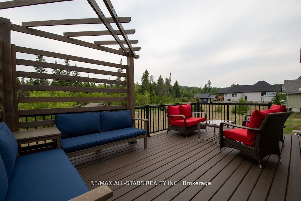 15 Rustlewood Avenue Property Photo 35