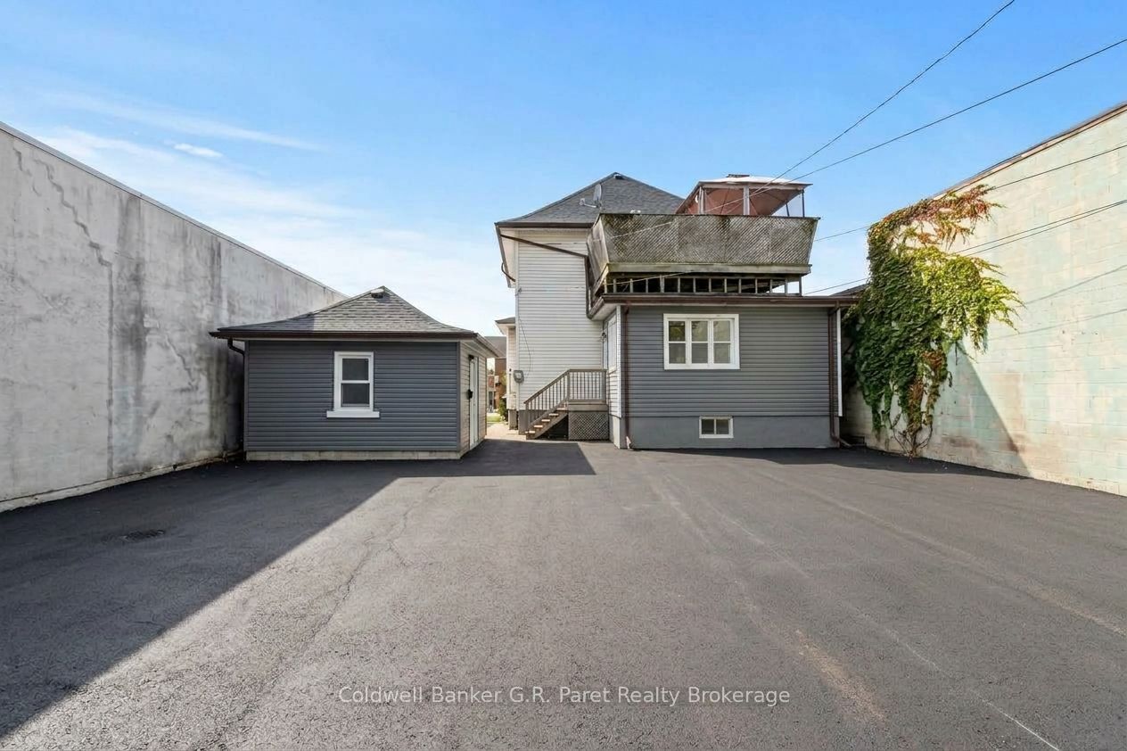 39 Norfolk Street N Property Photo 2