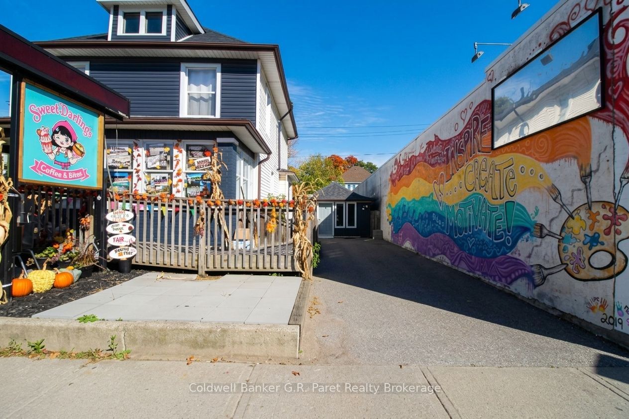 39 Norfolk Street N Property Photo 3