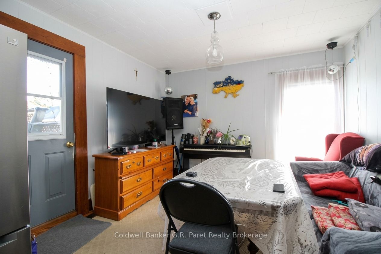 39 Norfolk Street N Property Photo 4