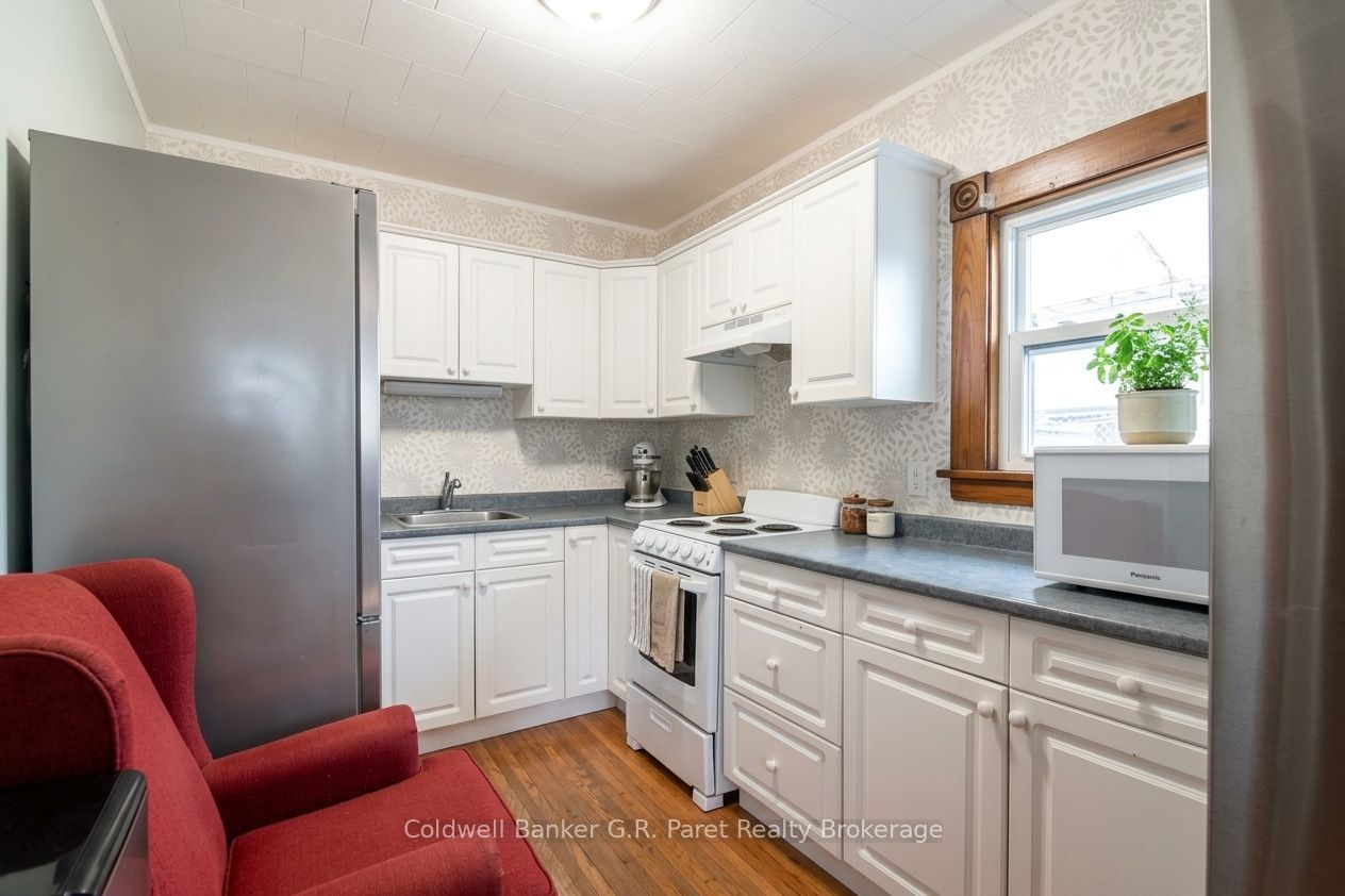 39 Norfolk Street N Property Photo 5