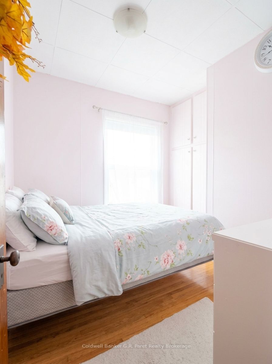 39 Norfolk Street N Property Photo 6