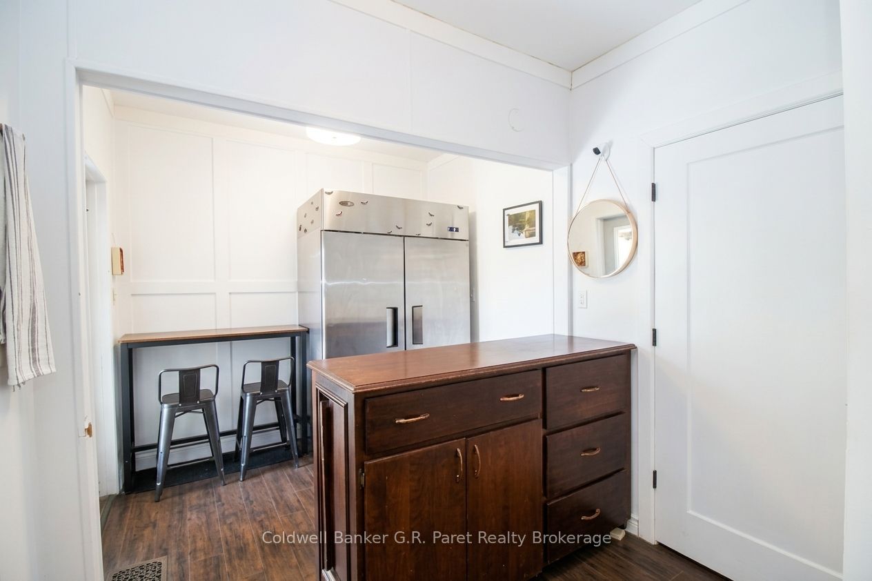 39 Norfolk Street N Property Photo 7