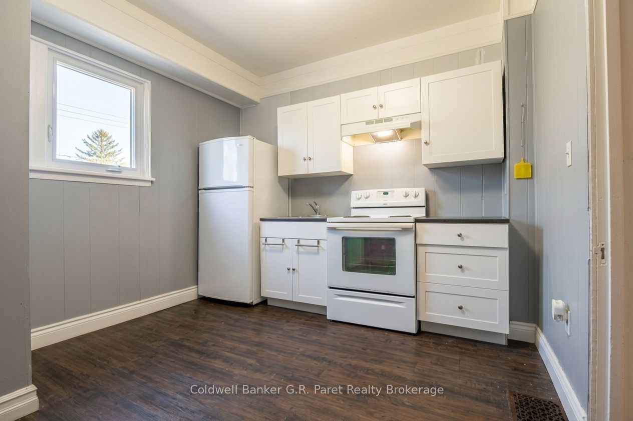 39 Norfolk Street N Property Photo 8