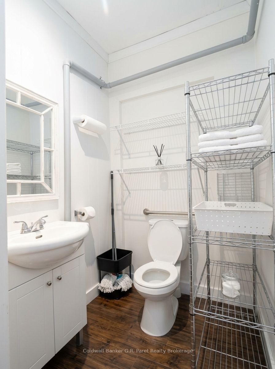 39 Norfolk Street N Property Photo 9