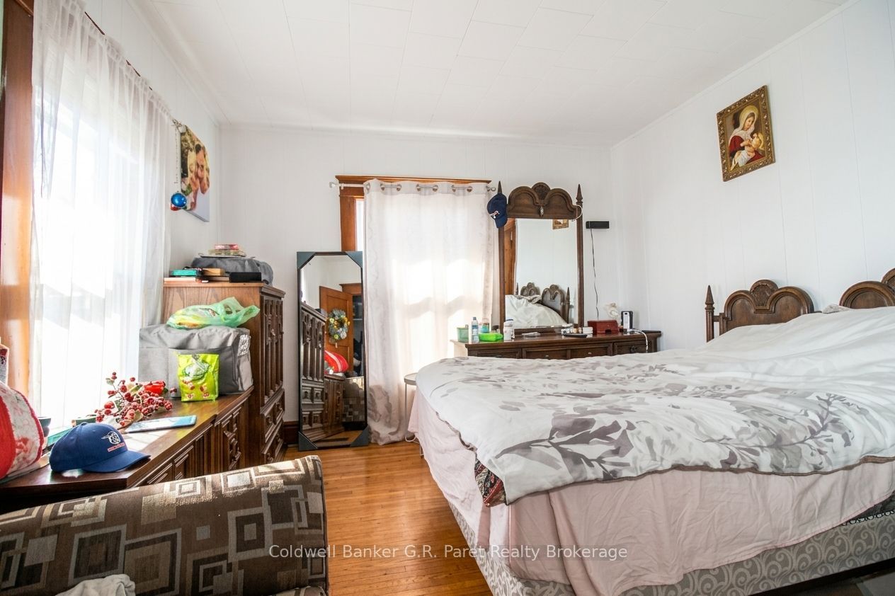 39 Norfolk Street N Property Photo 13