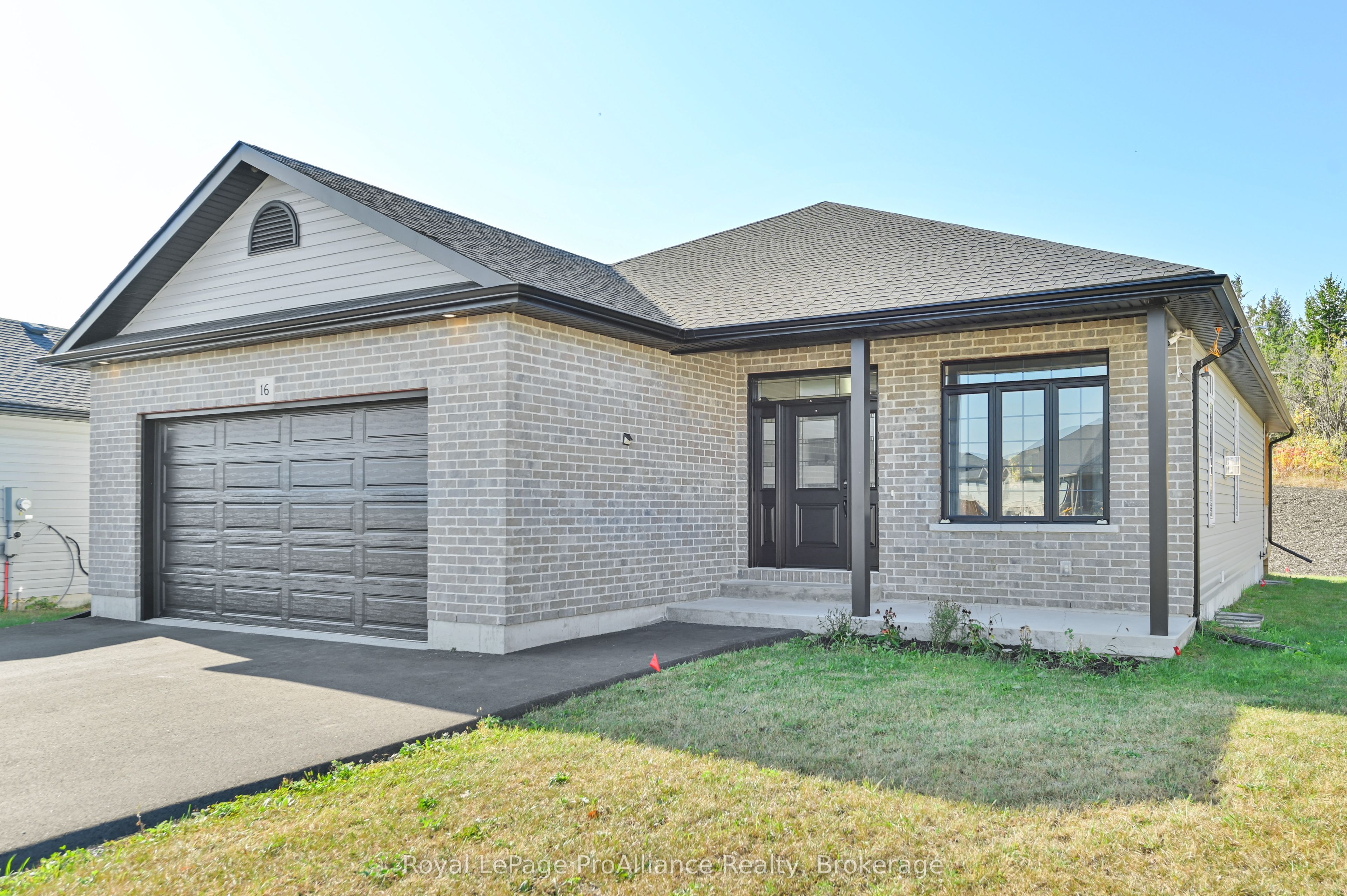 16 Lehtinen Crescent Property Photo 1