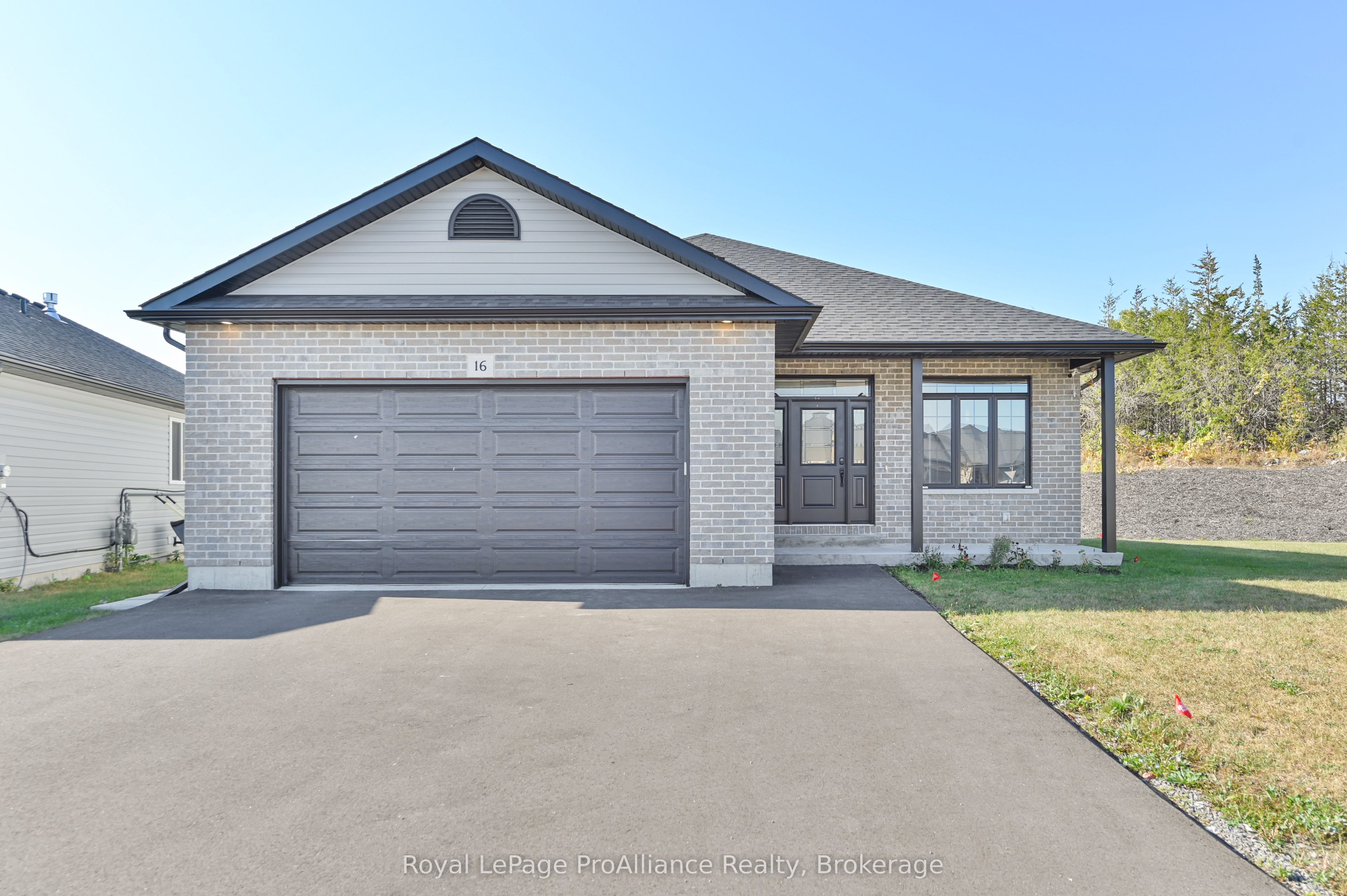16 Lehtinen Crescent Property Photo 2