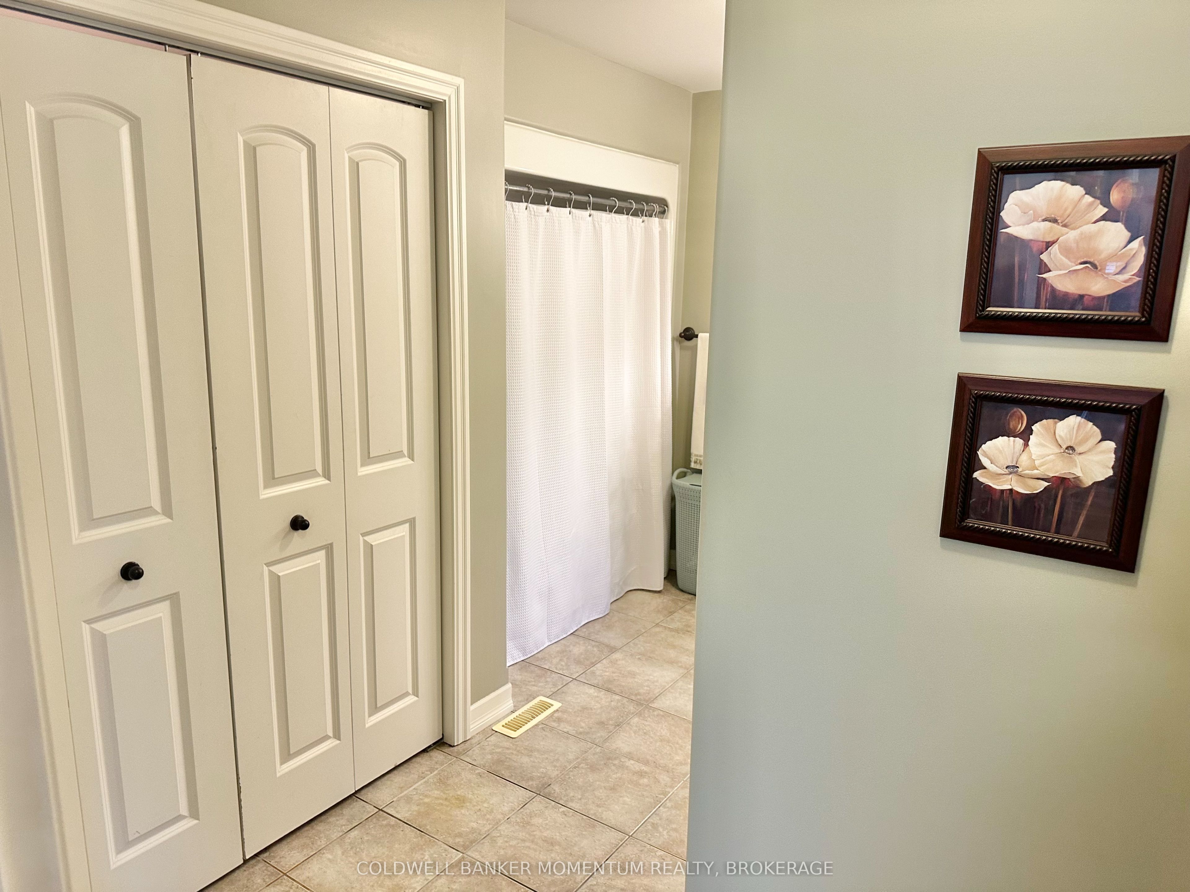 409 Queen Street 4 Property Photo 16