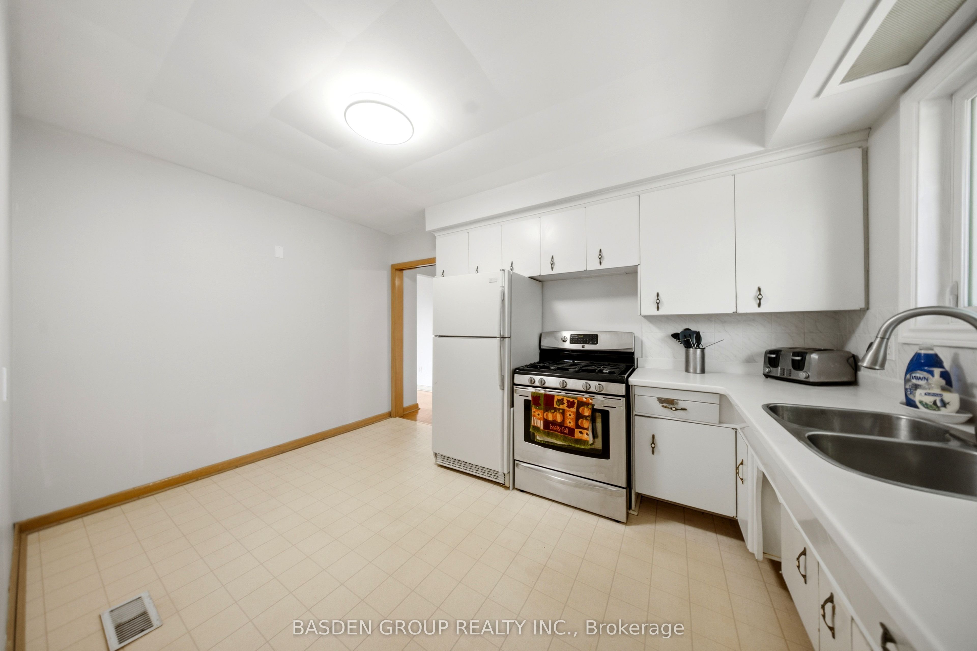20 Doreen Court Property Photo 7