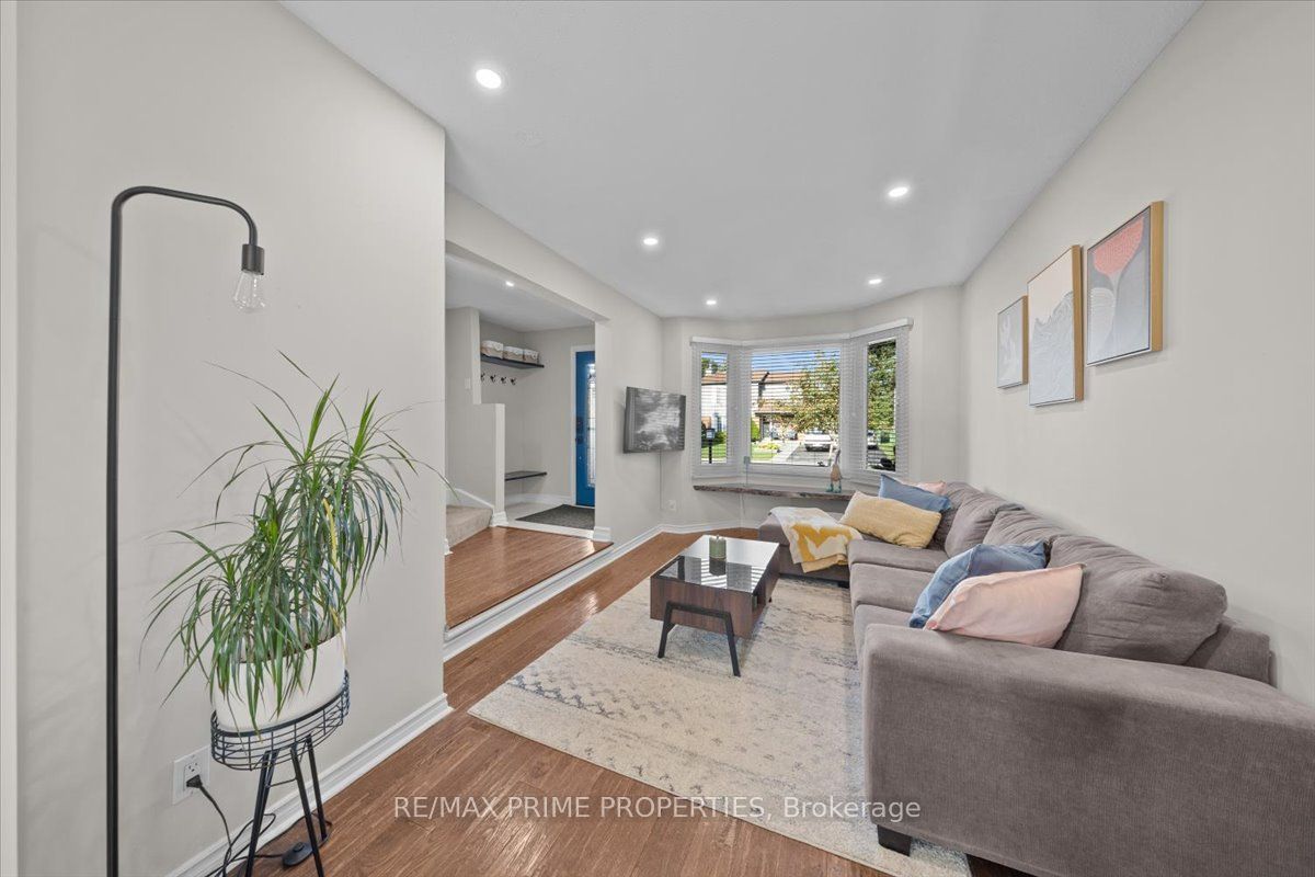 78 Fieldgate Drive Property Photo 6