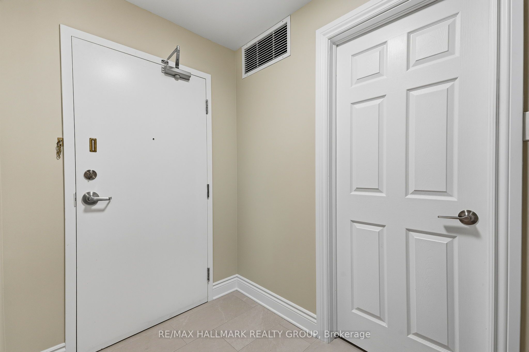 2360 Albert Street 407 Property Photo 7