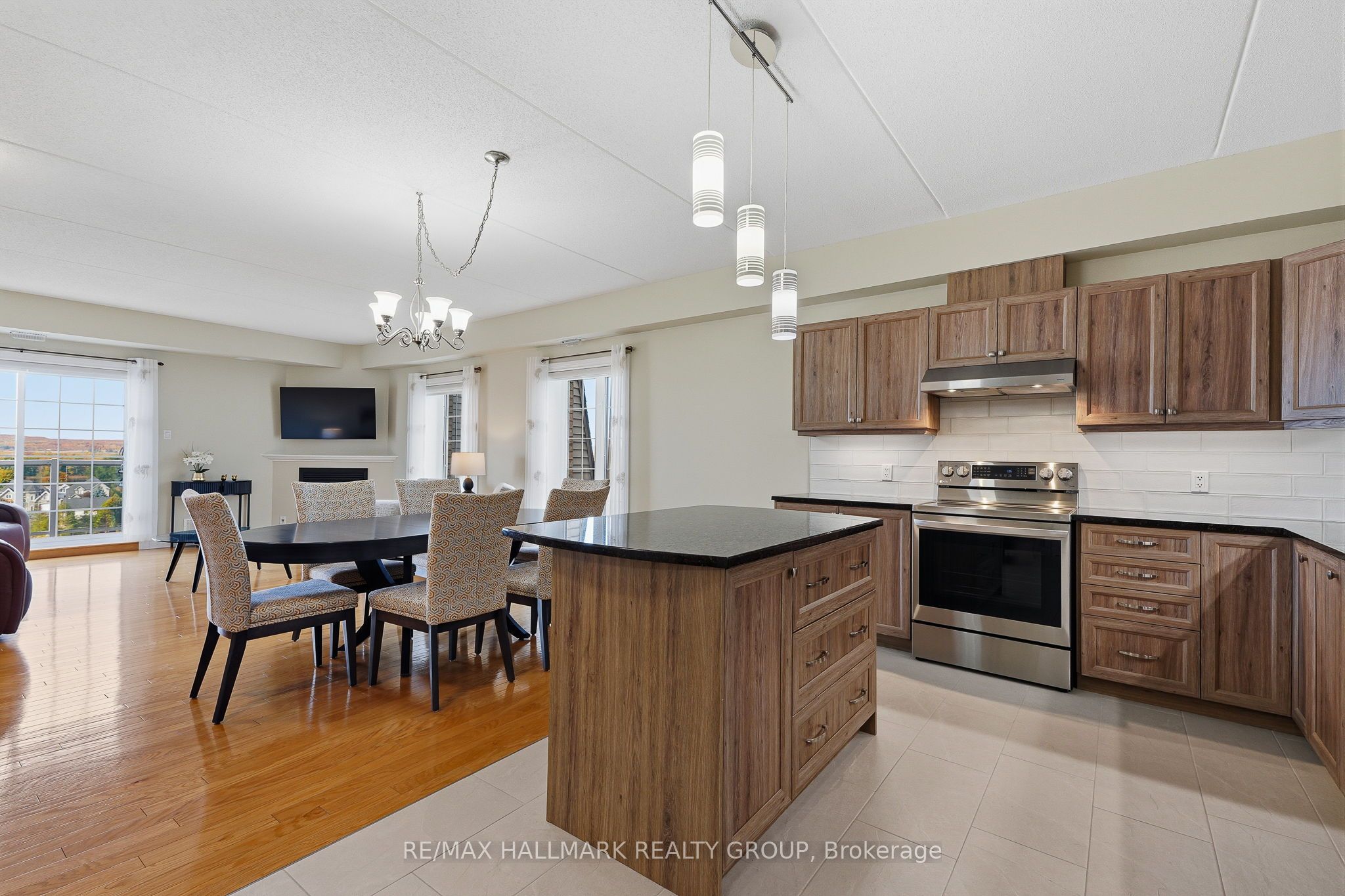 2360 Albert Street 407 Property Photo 9