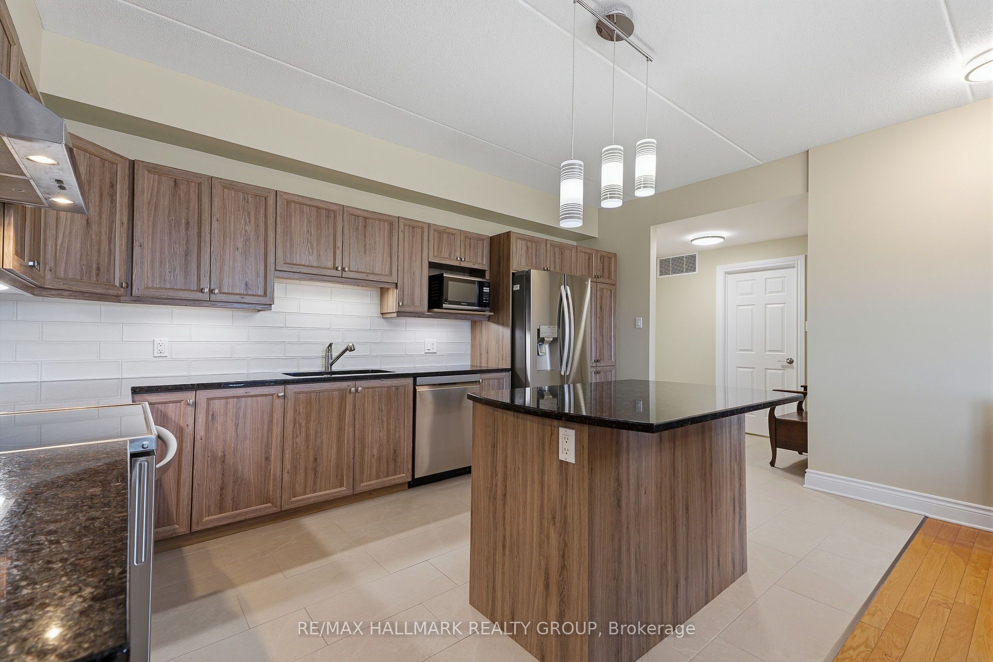 2360 Albert Street 407 Property Photo 11