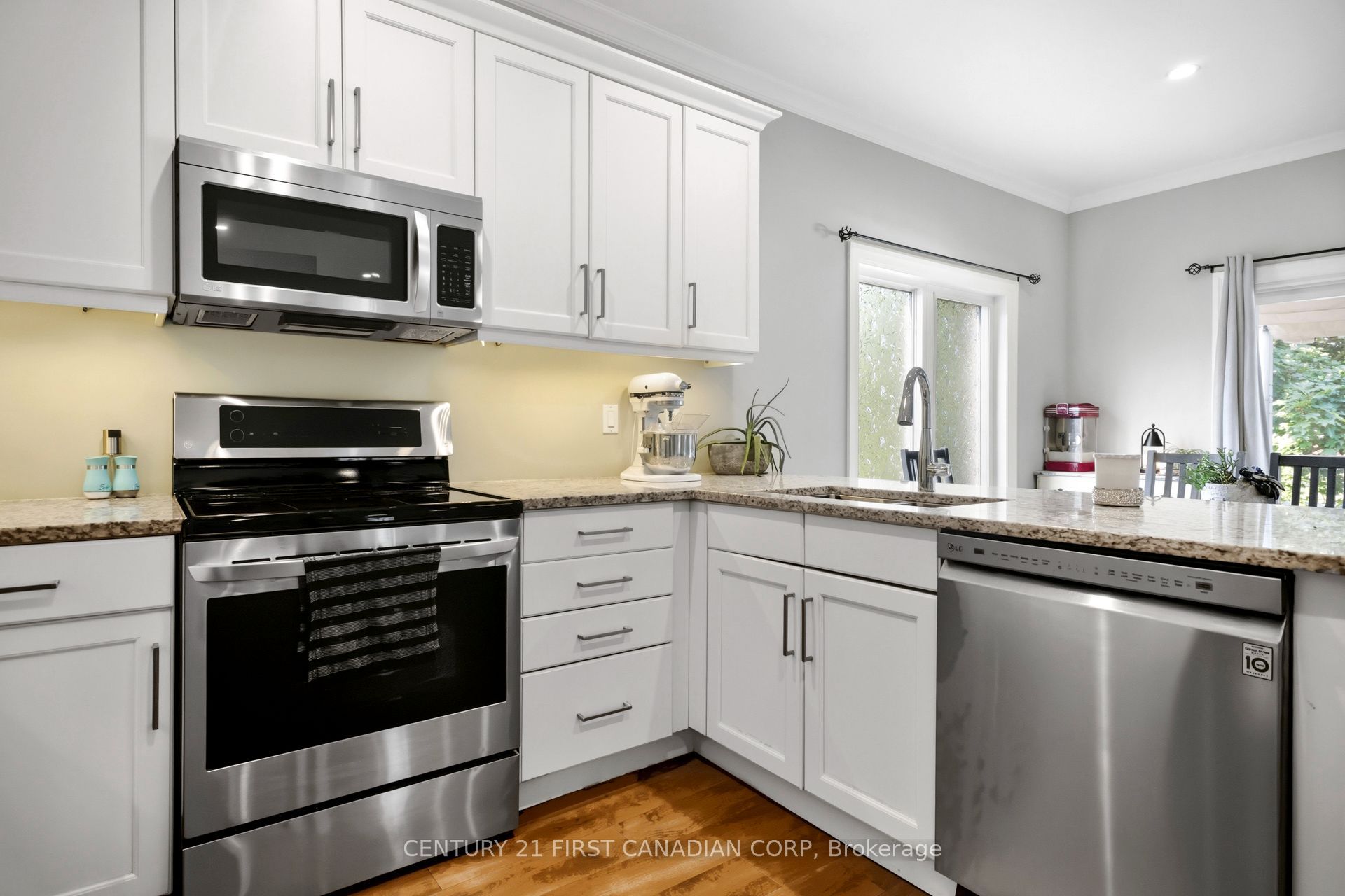 279 Oak Street Property Photo 12