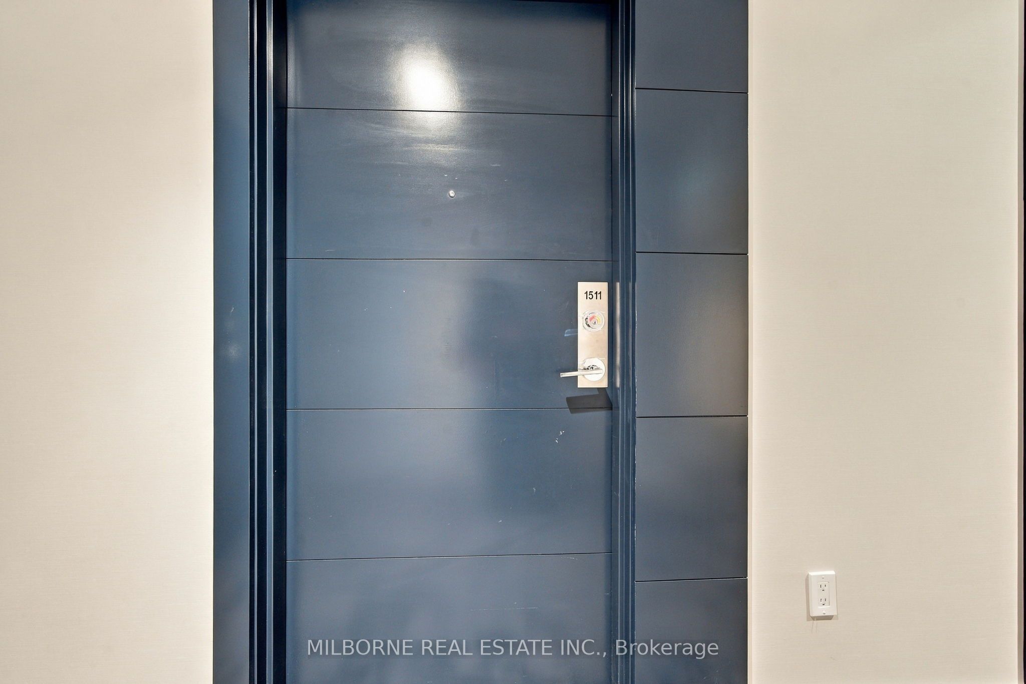 75 James Street S 1511 Property Photo 2