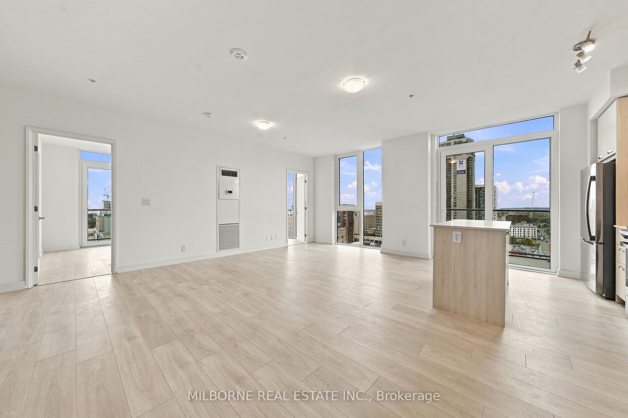 75 James Street S 1511 Property Photo 4