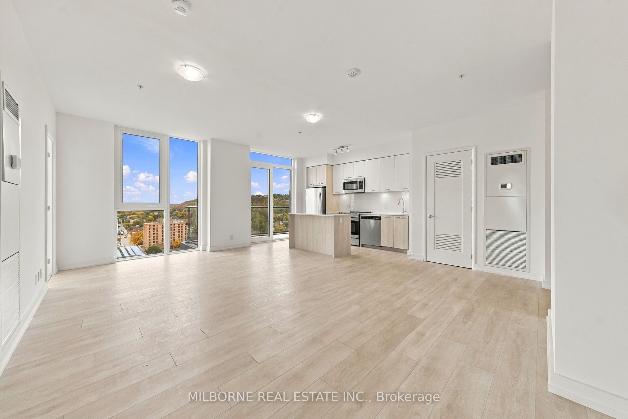 75 James Street S 1511 Property Photo 6