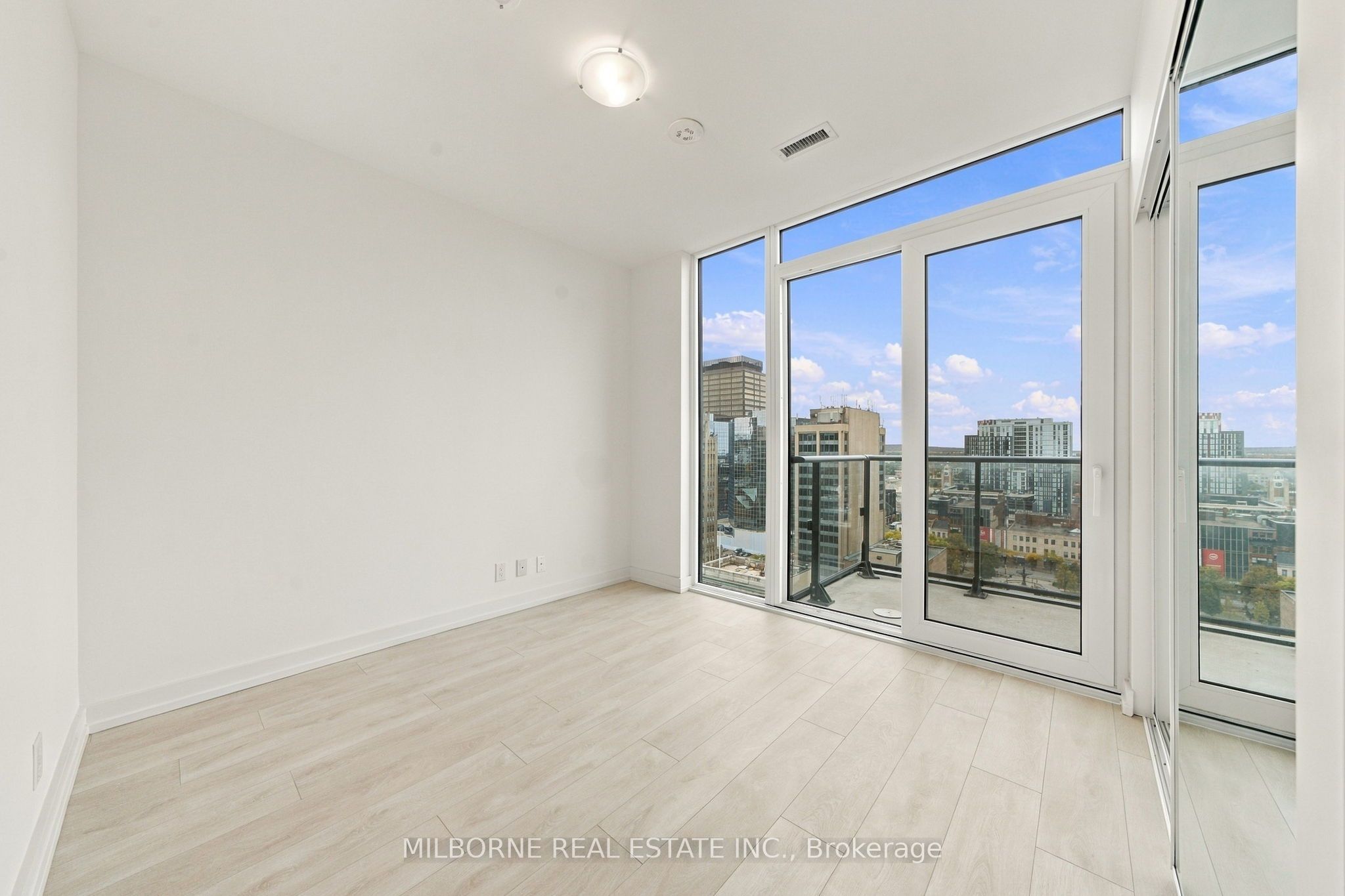 75 James Street S 1511 Property Photo 16