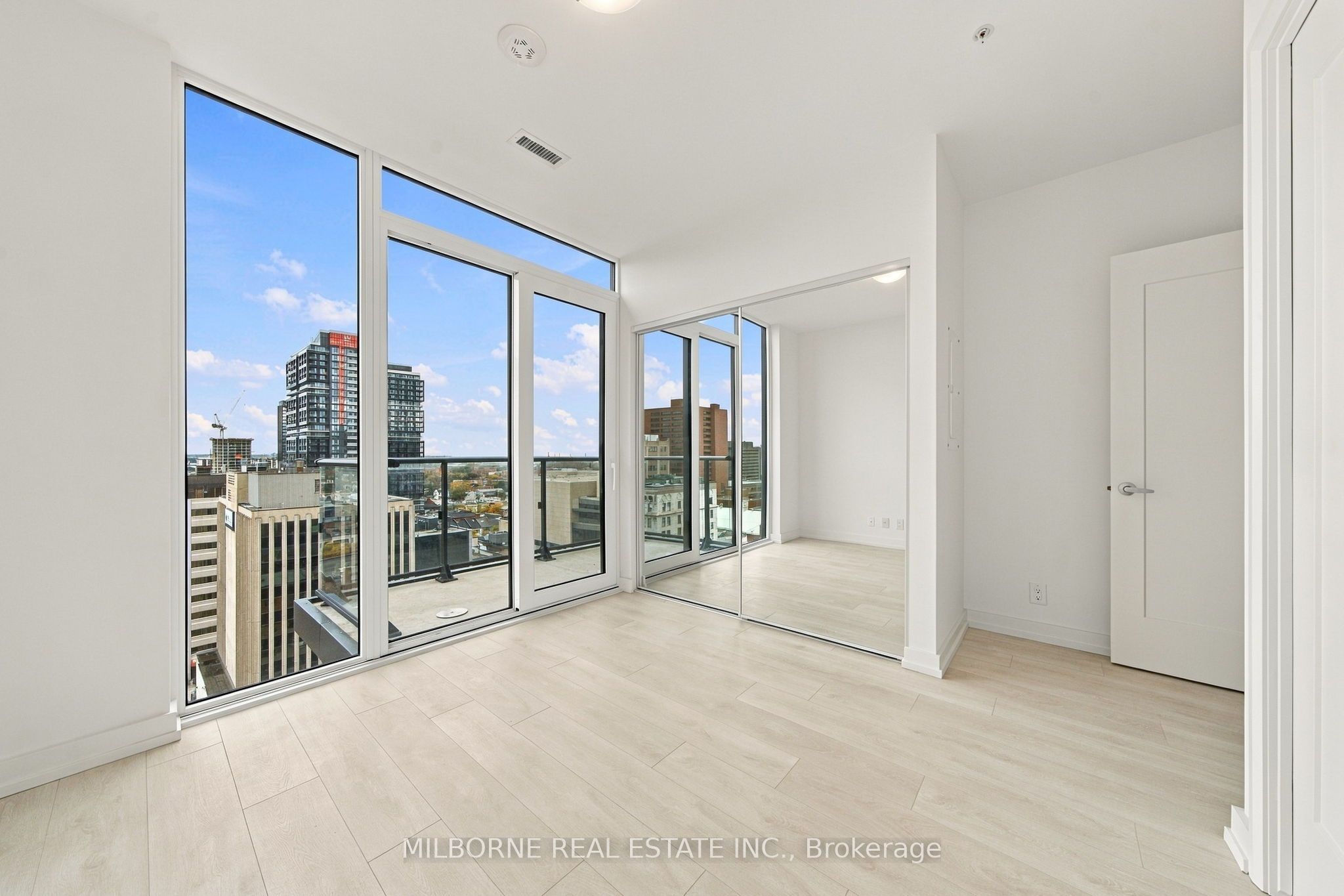 75 James Street S 1511 Property Photo 17