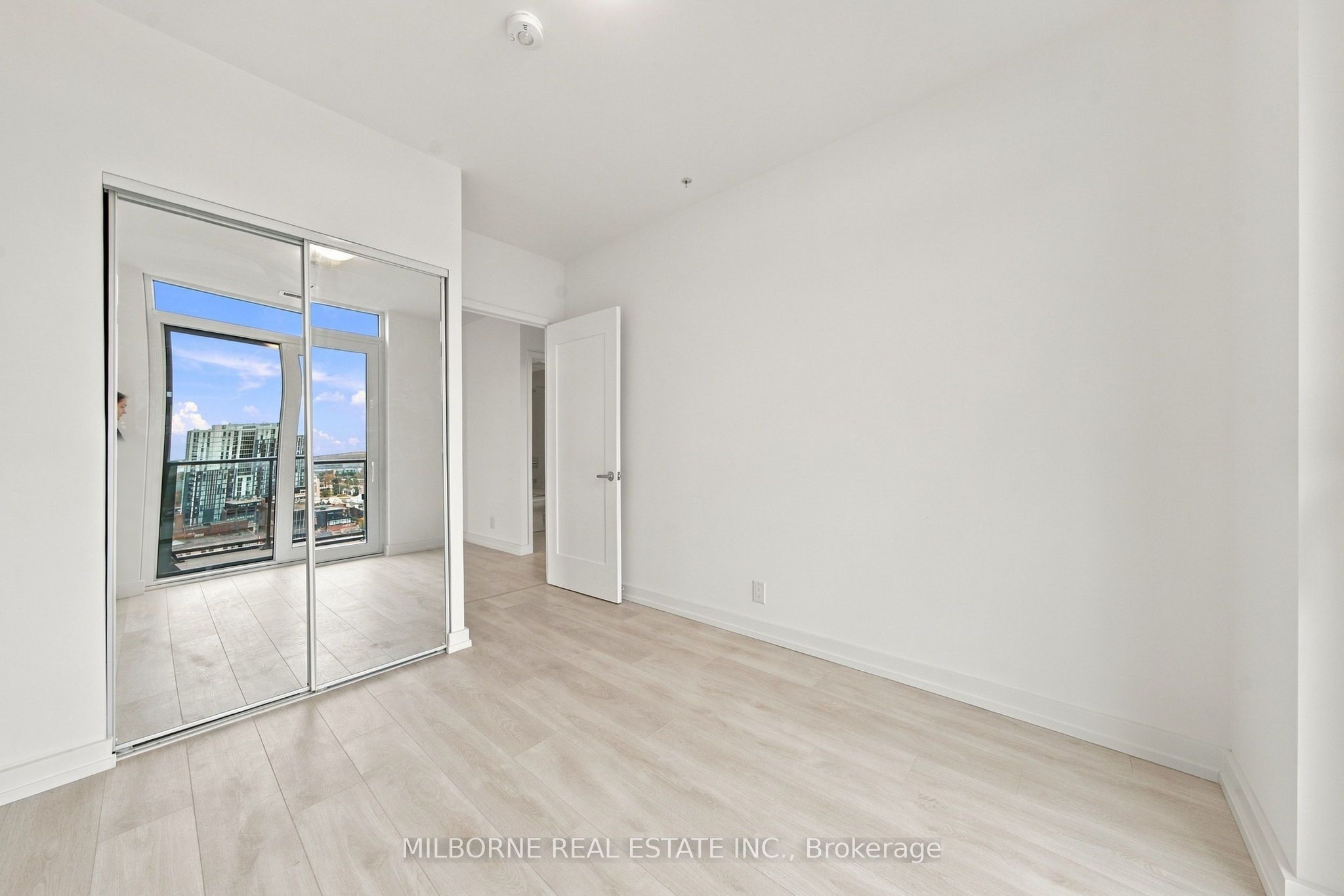 75 James Street S 1511 Property Photo 23