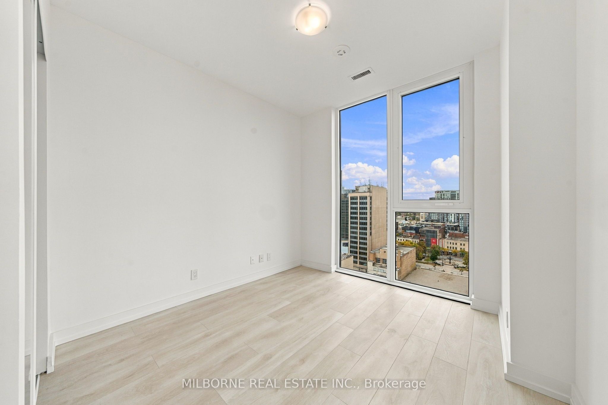 75 James Street S 1511 Property Photo 27