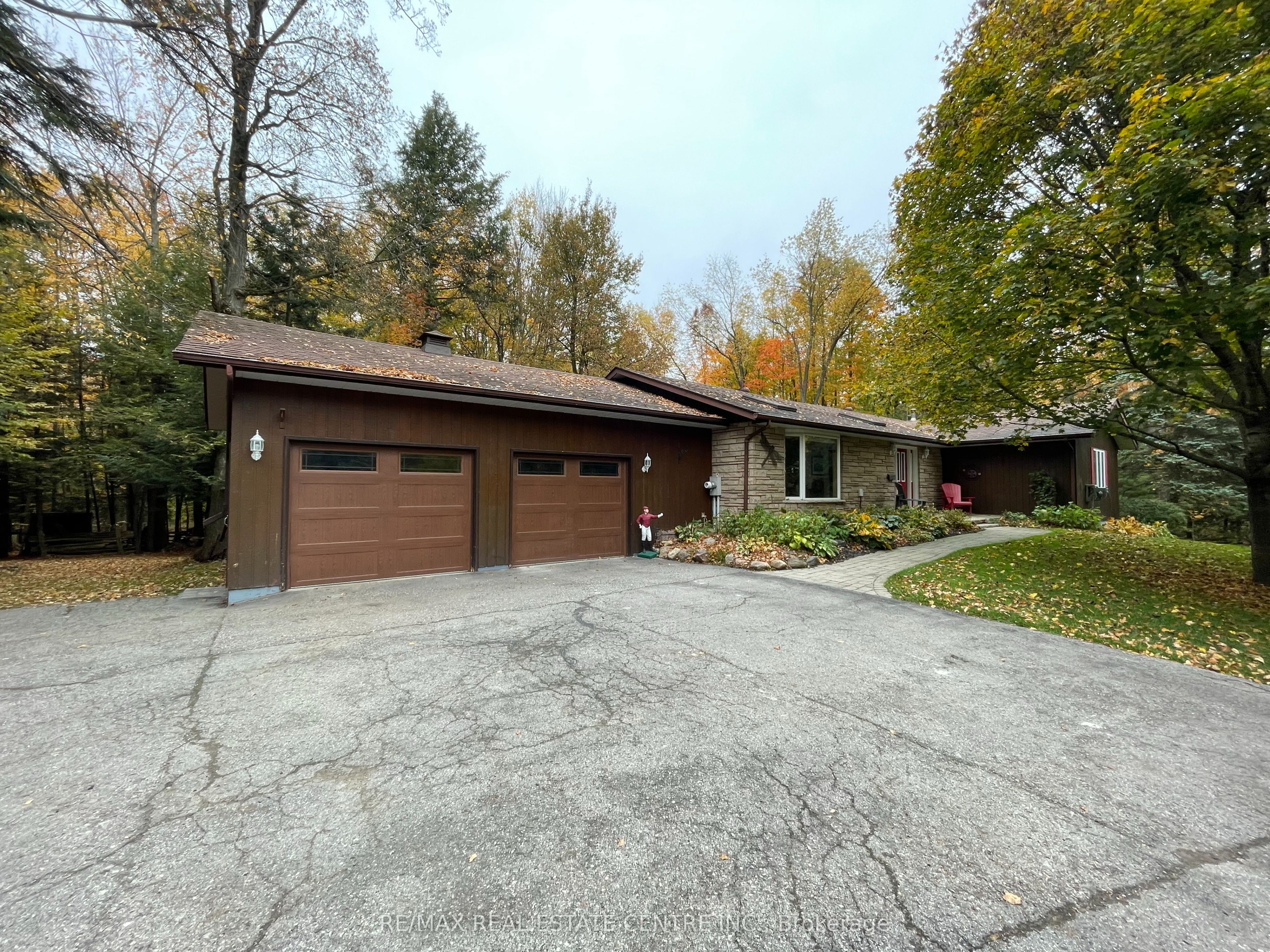 485471 30 Side Road Property Photo 2