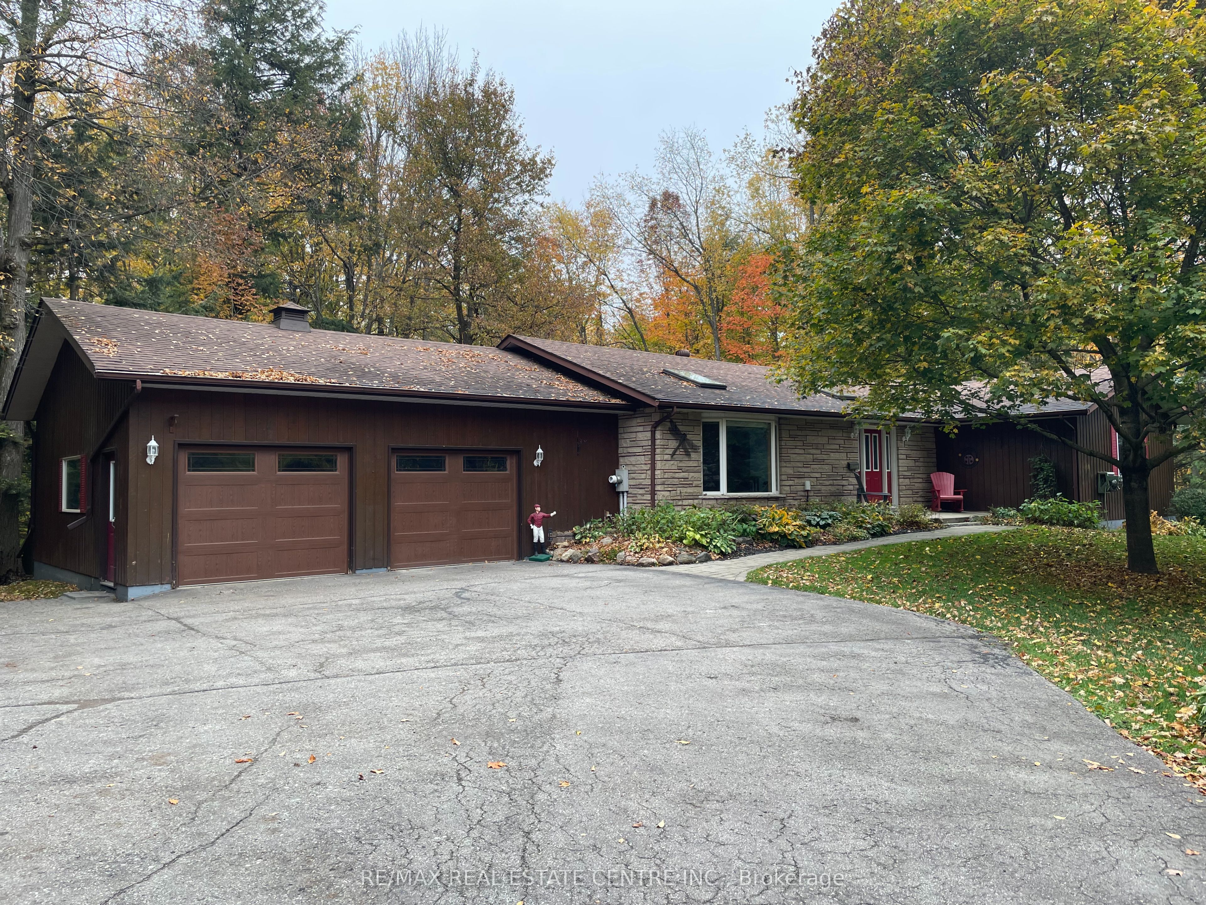 485471 30 Side Road Property Photo 3