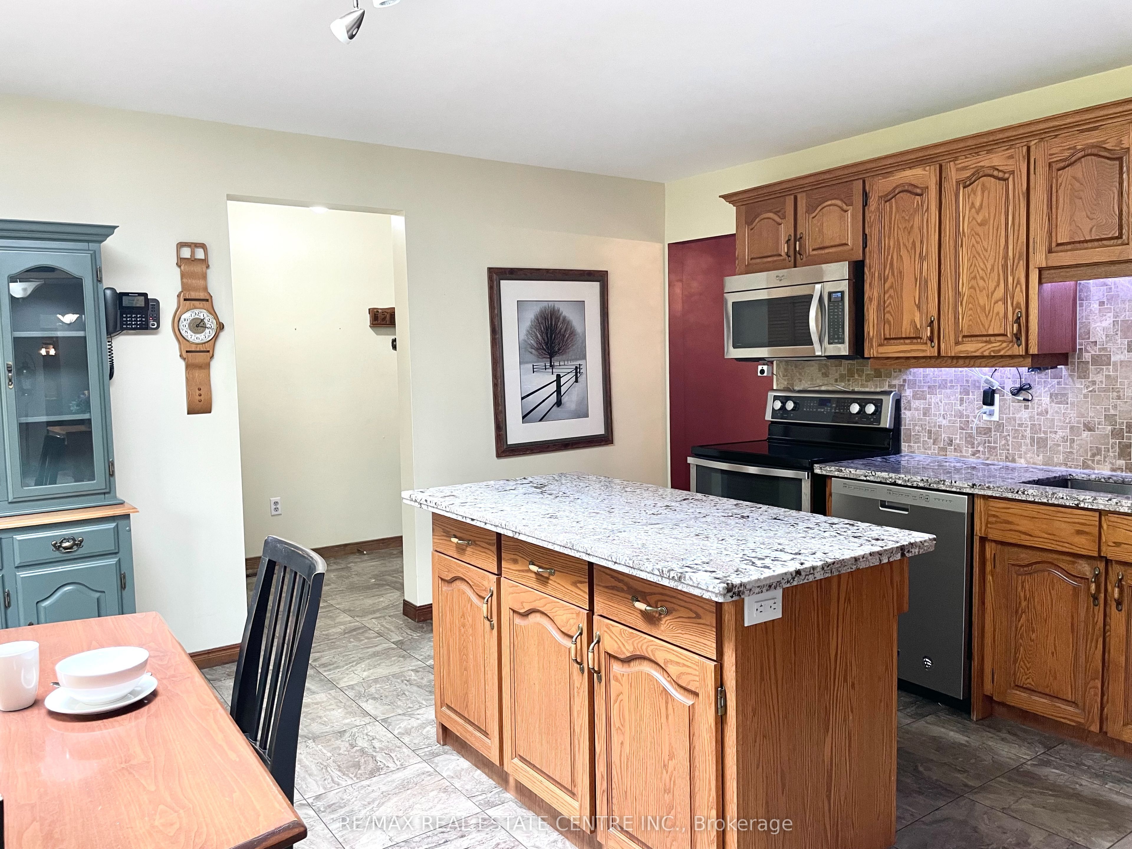 485471 30 Side Road Property Photo 16