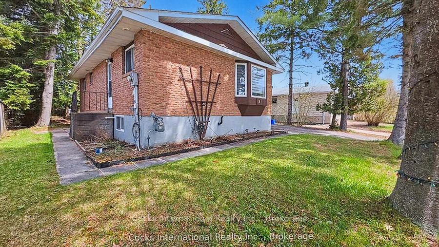 36 Susan Street W Property Photo 1