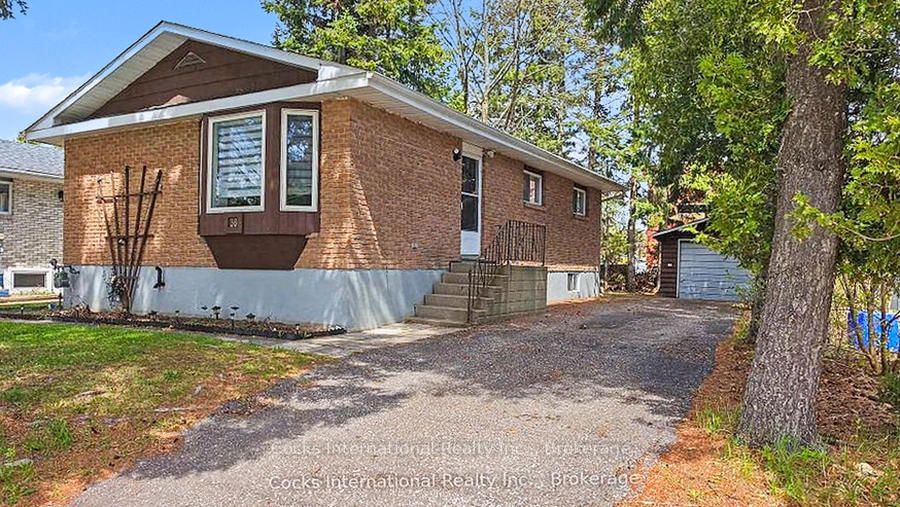 36 Susan Street W Property Photo 2
