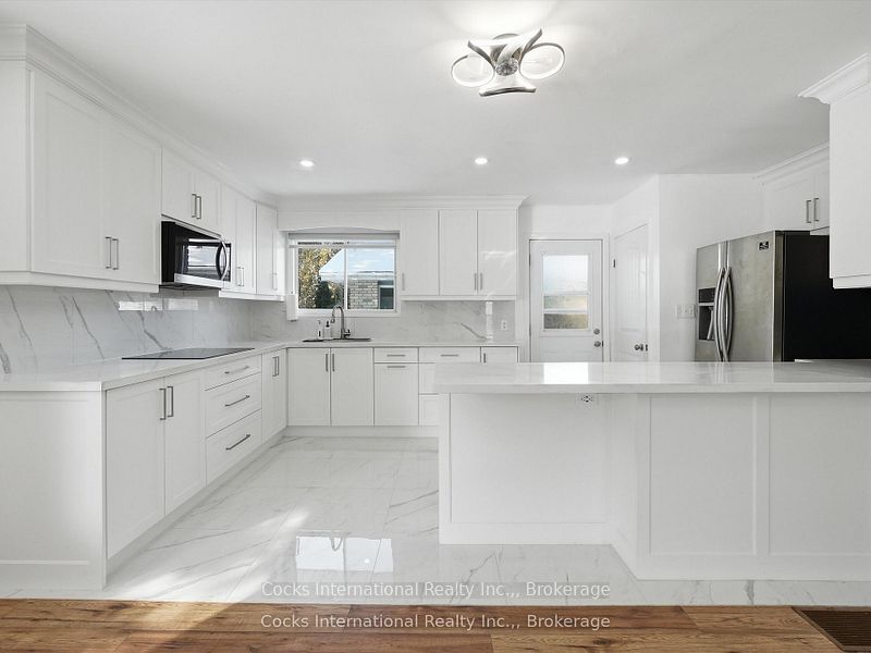 36 Susan Street W Property Photo 5
