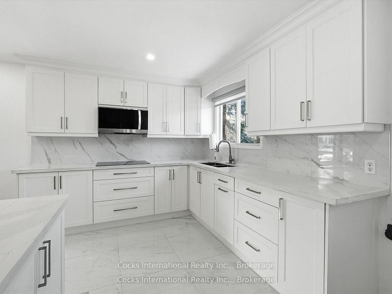 36 Susan Street W Property Photo 12