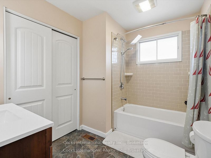 36 Susan Street W Property Photo 16