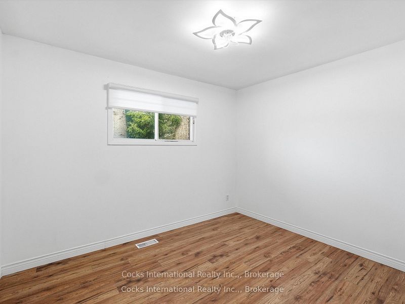 36 Susan Street W Property Photo 22