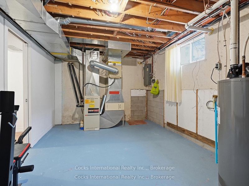 36 Susan Street W Property Photo 32