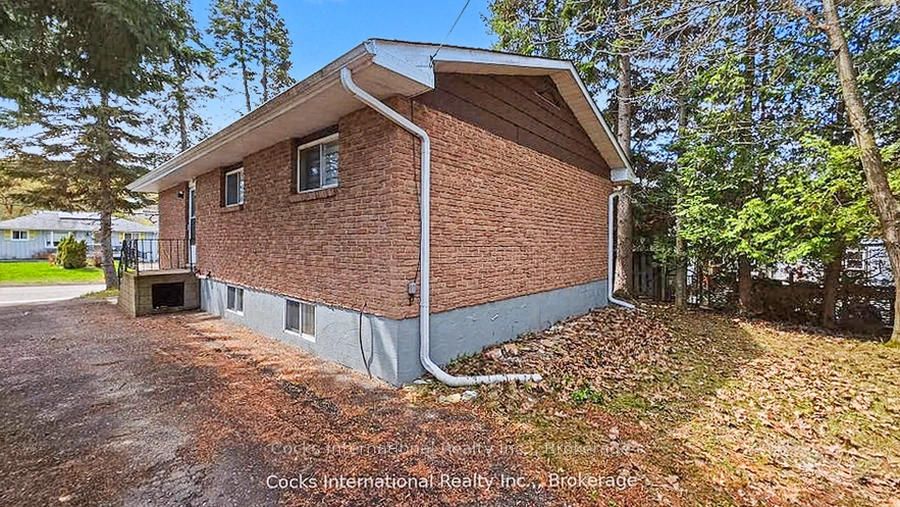 36 Susan Street W Property Photo 36