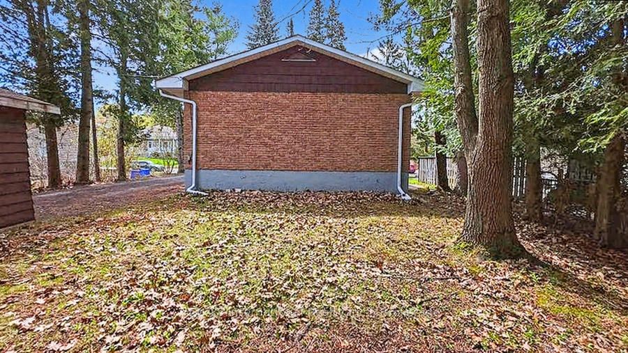 36 Susan Street W Property Photo 37