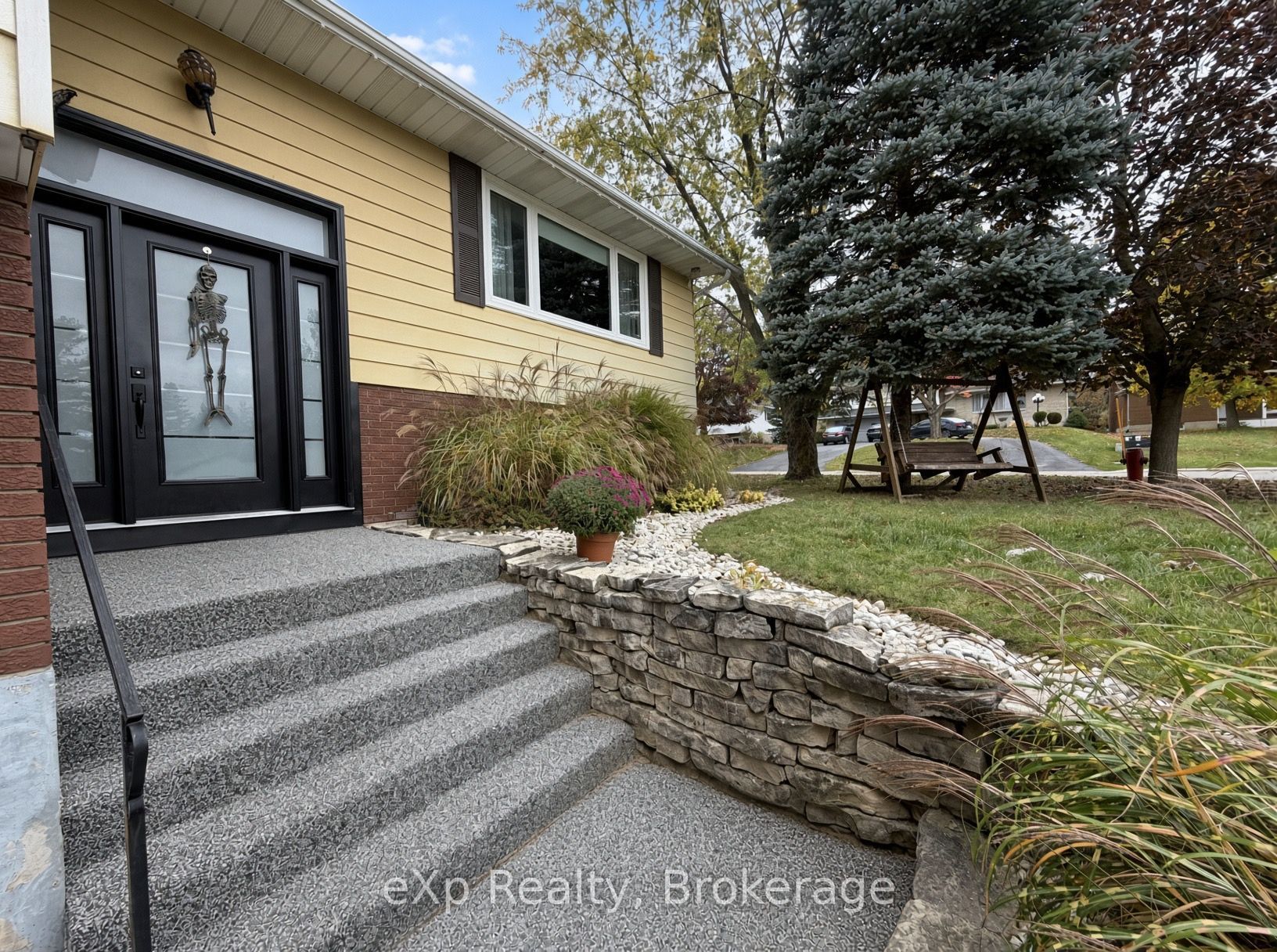271 Thomas Street Property Photo 2