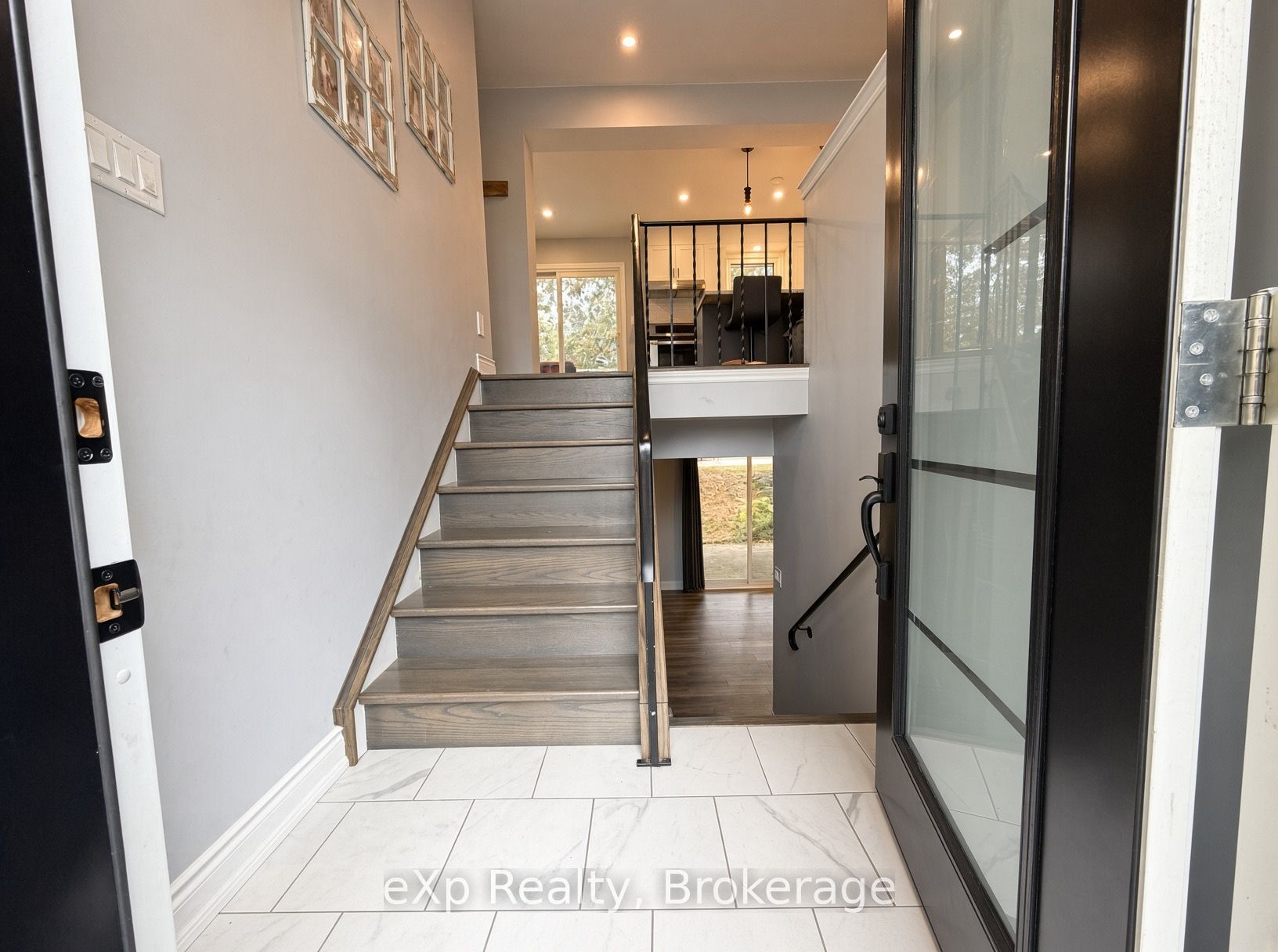 271 Thomas Street Property Photo 3