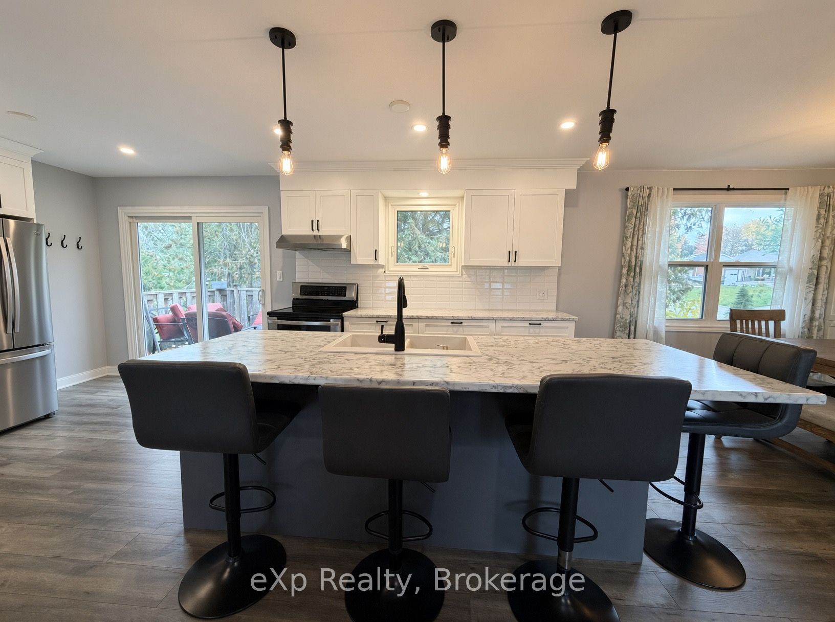271 Thomas Street Property Photo 9