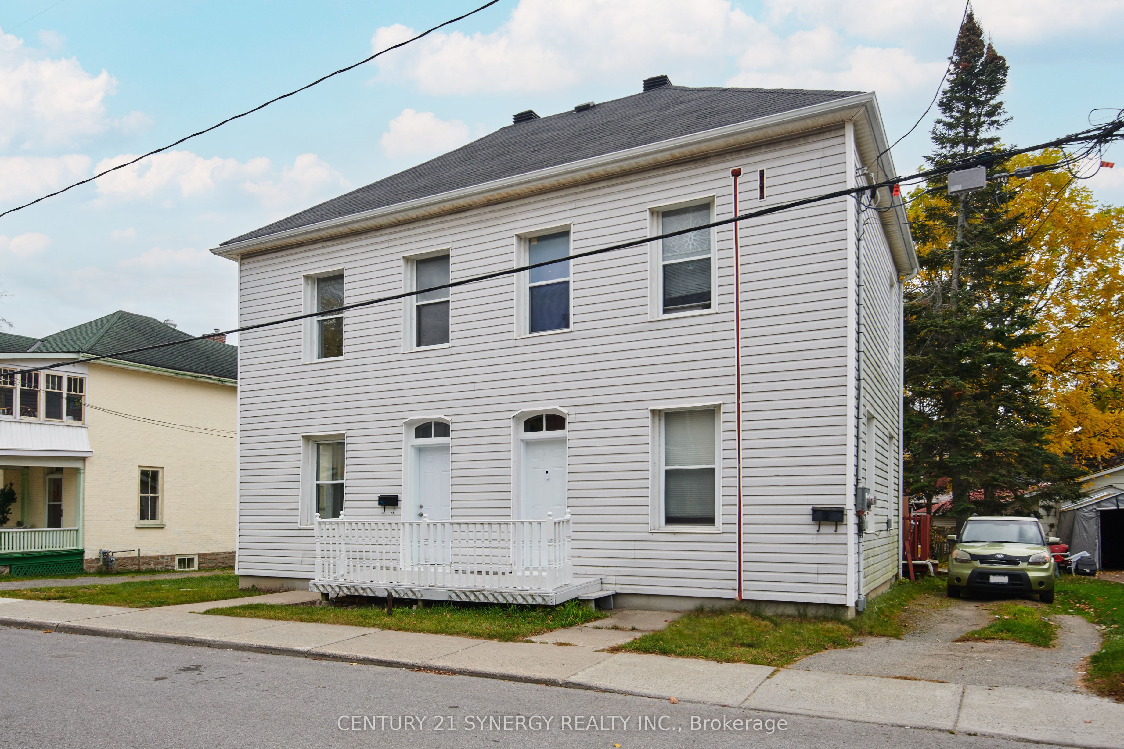 154-156 Beckwith Street N Property Photo 3