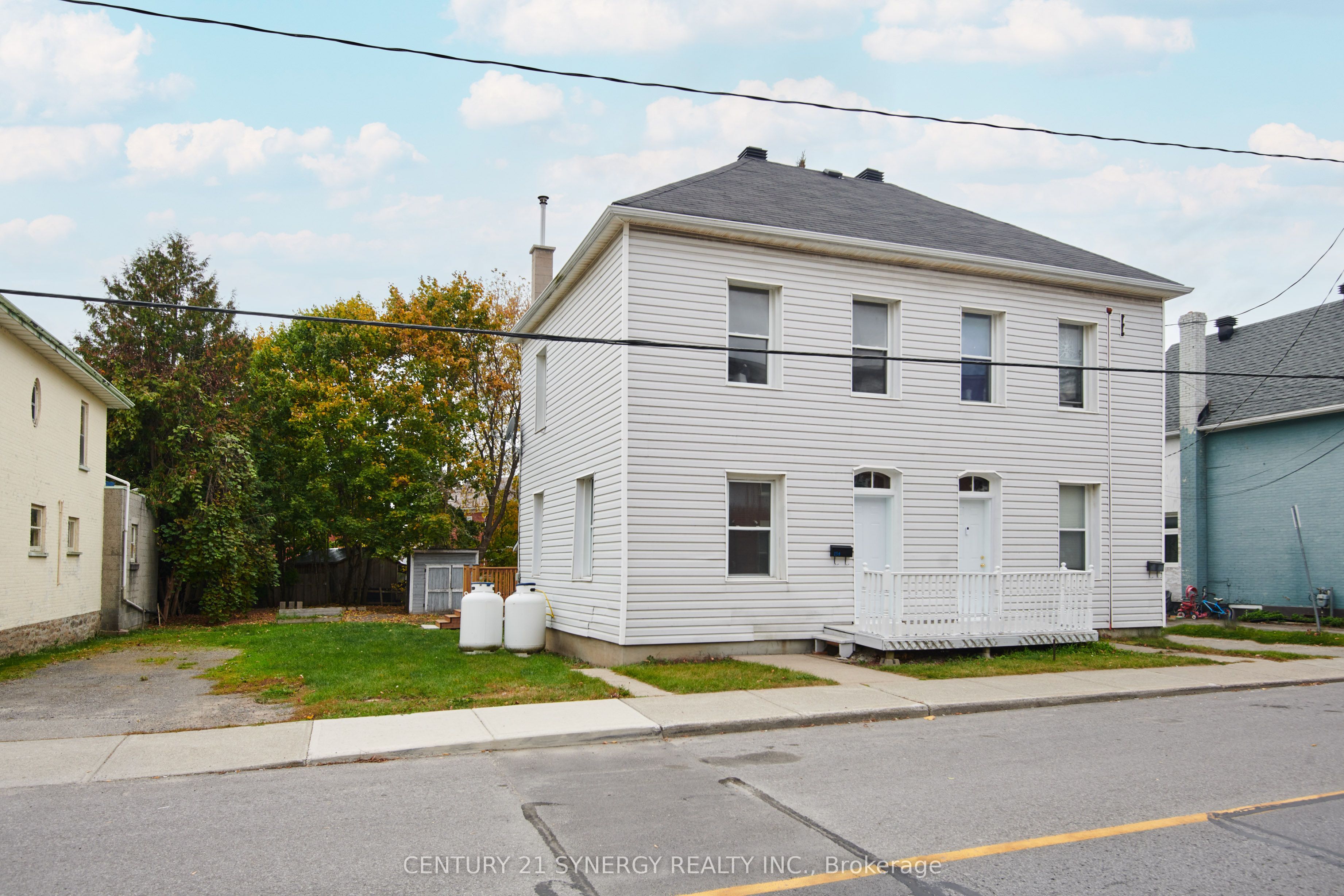 154-156 Beckwith Street N Property Photo 4