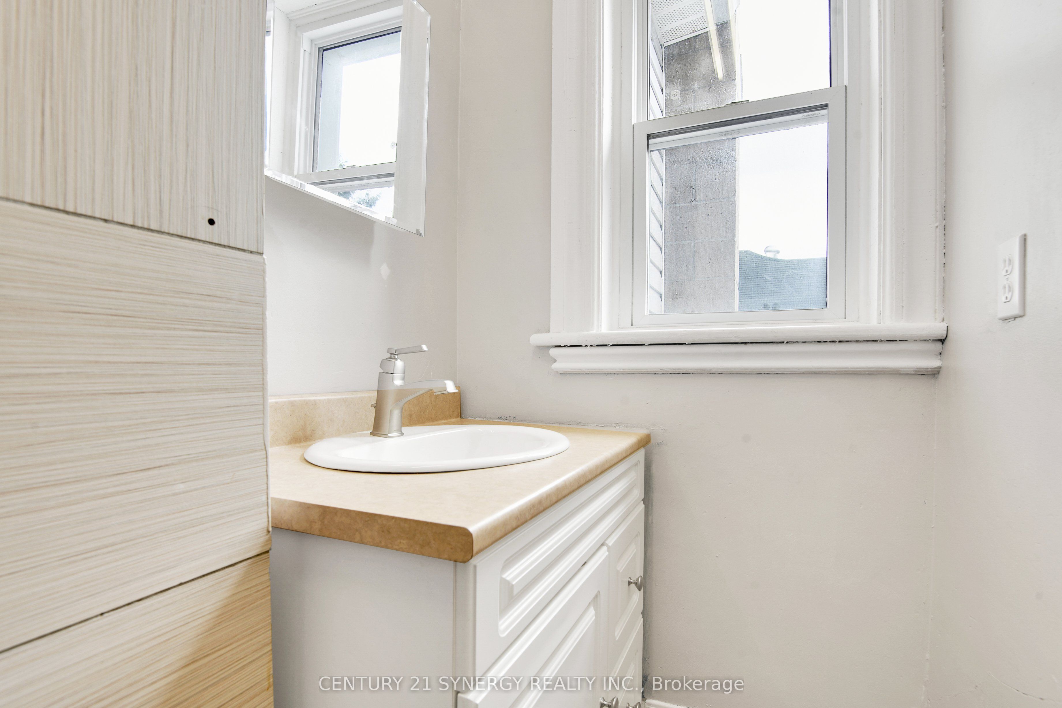 154-156 Beckwith Street N Property Photo 13