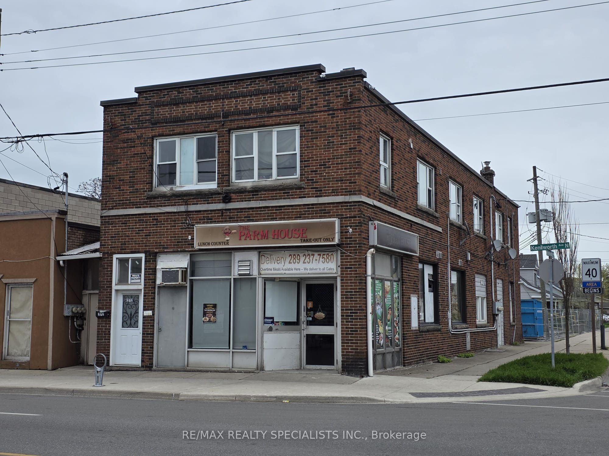 272 Kenilworth Avenue N Property Photo 2