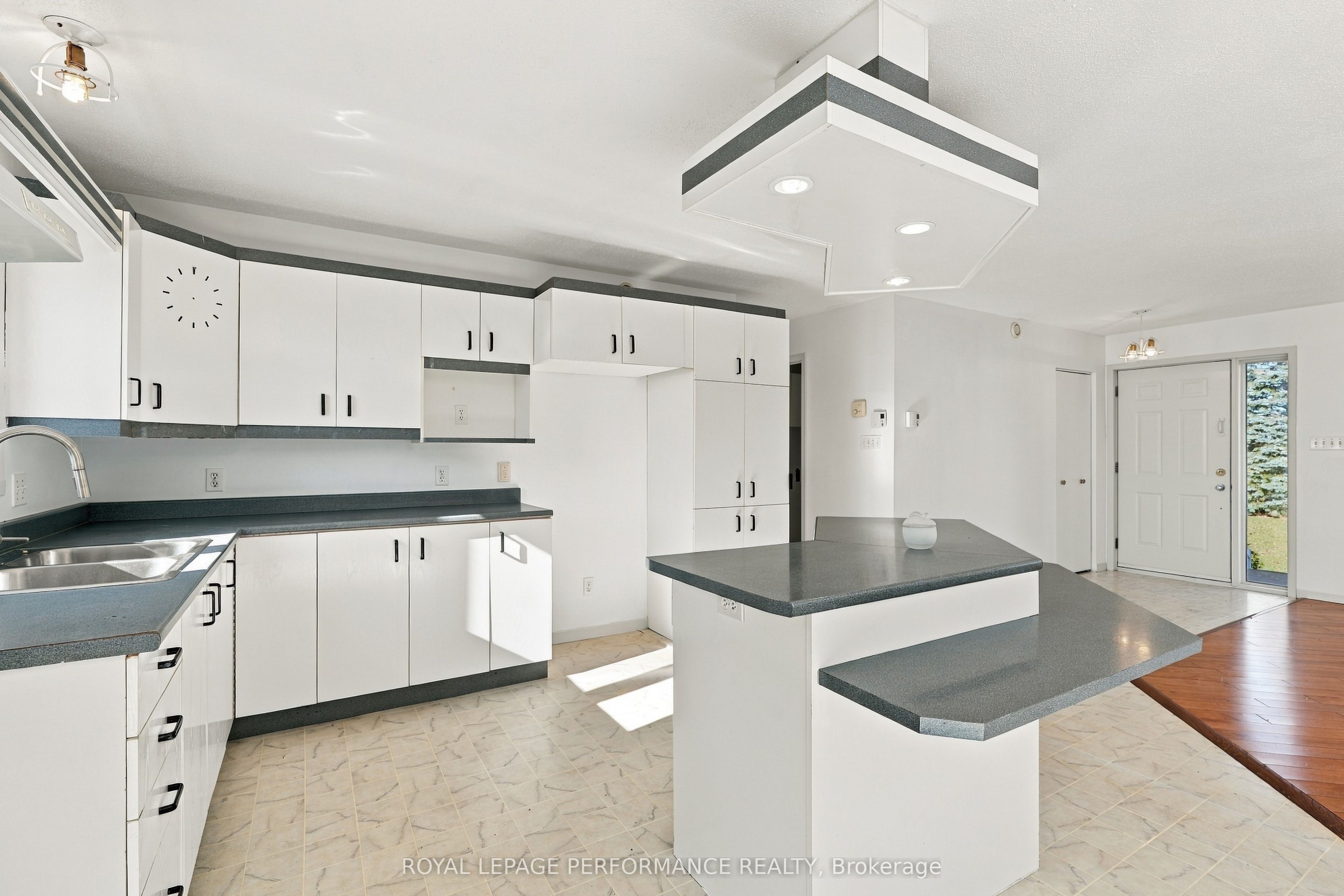 2761 Ritchance Road Property Photo 8