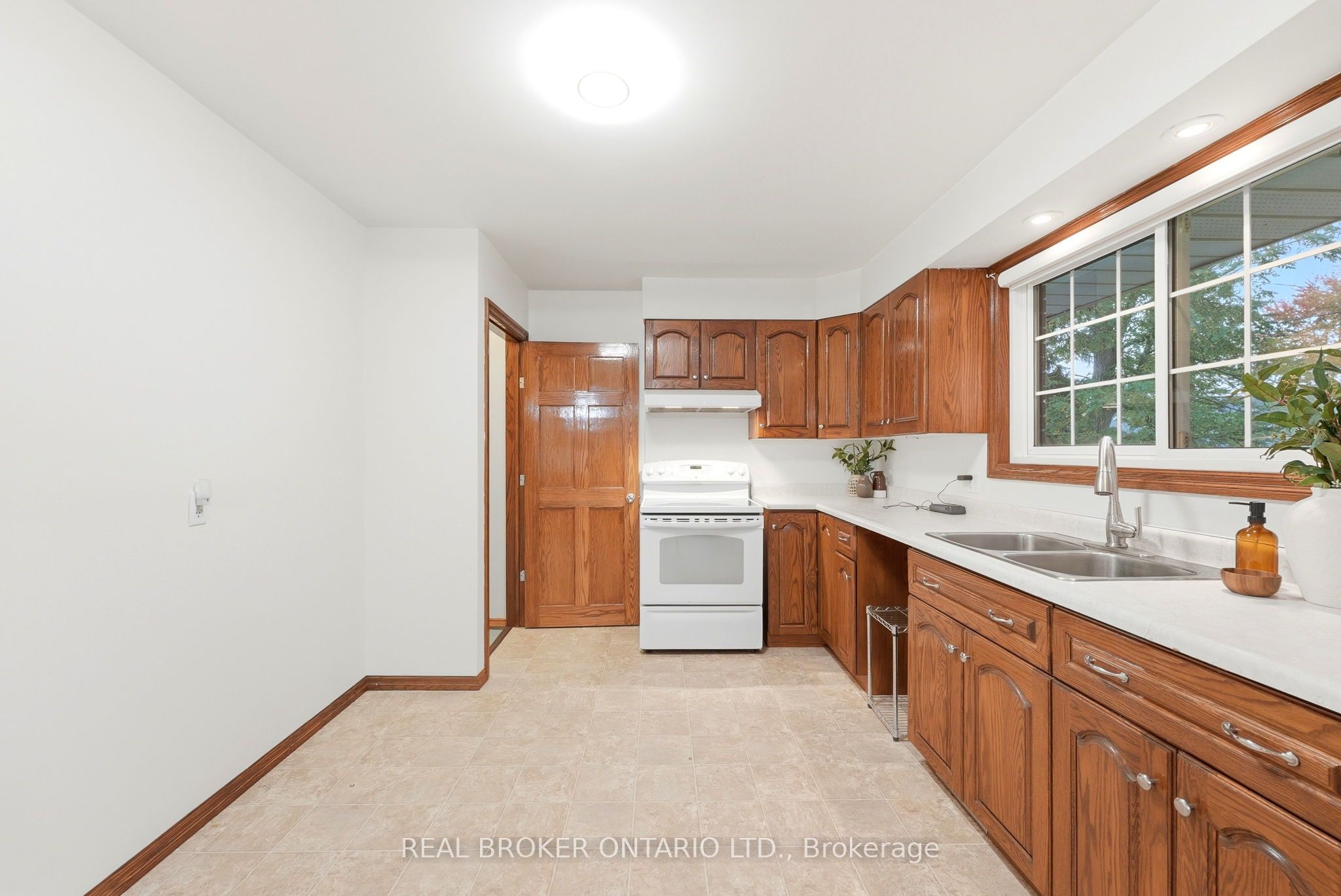 7 Edward Street Property Photo 11