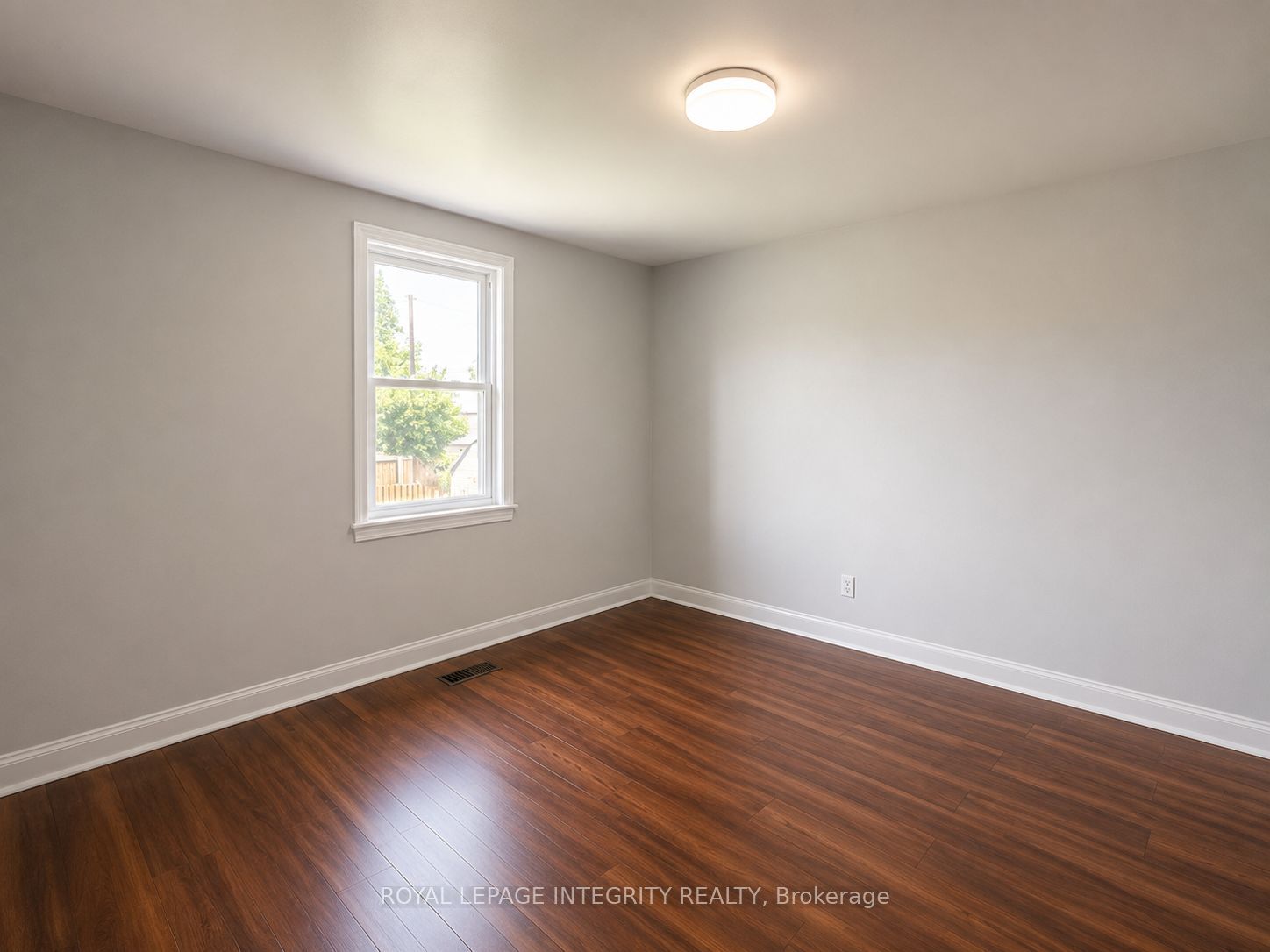 607 12th Street E Property Photo 8