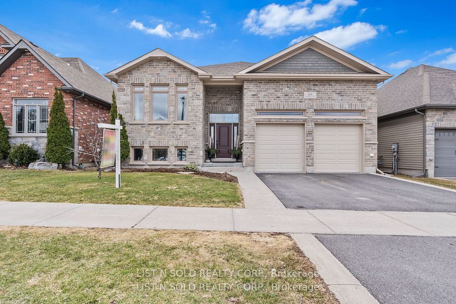892 Roshan Drive Property Photo 1